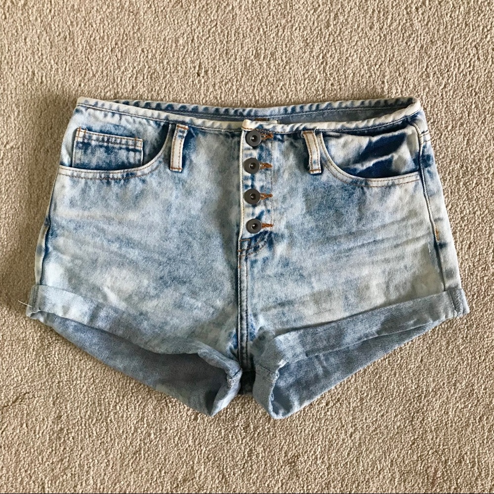 STYLISH HIGHWAISTED ACID WASH PREMIUM DENIM SHORTS